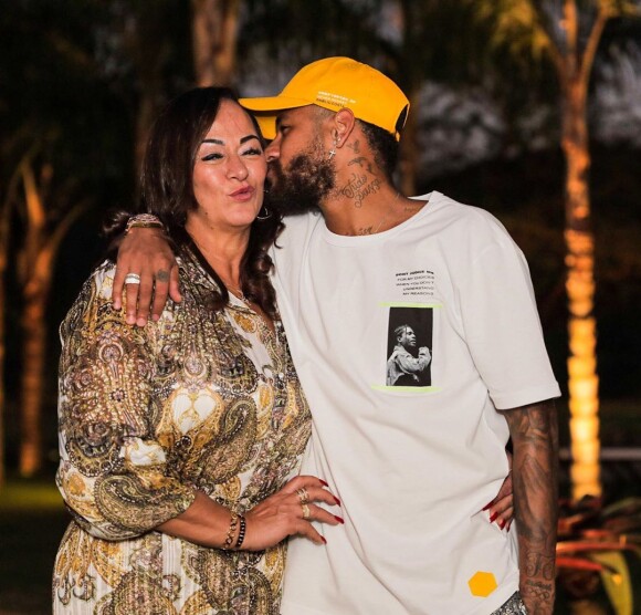 Neymar et sa mère Nadine sur Instagram, le 10 mai 2020.