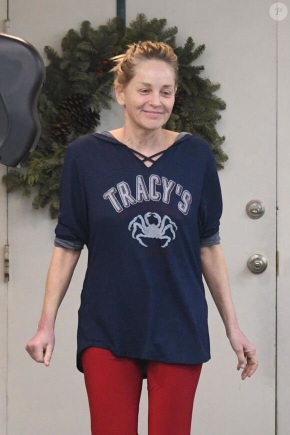 Exclusif - Sharon Stone prend soin d'elle dans un salon de beauté à Beverly Hills, au lendemain de Noël. Le 26 décembre 2019.