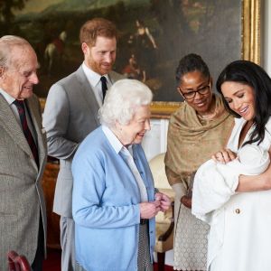 Le prince Philip, duc d'Edimbourg, la reine Elisabeth II d'Angleterre, la mère de Meghan Doria Ragland, le prince Harry, duc de Sussex, Meghan Markle, duchesse de Sussex, et leur fils Archie Harrison Mountbatten-Windsor. Windsor, le 7 mai 2019.