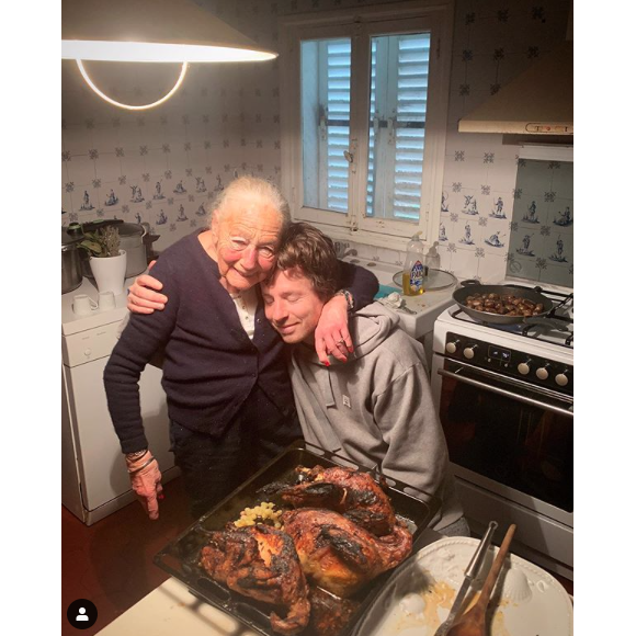 Jean Imbert et sa grand-mère Nicole, avec qui il a lancé le restaurant "Mamie par Jean Imbert". L'établissement a fermé à cause de la propagation du coronavirus en mars 2020.