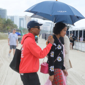 Pharrell Williams et sa femme Helen Lasichanh assistent à la fête du pré-Super Bowl à Miami le 1er février 2020.