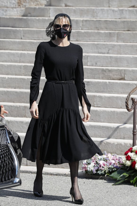La princesse Charlène de Monaco - Obsèques de la baronne Elizabeth-Ann de Massy (Elisabeth Anne), cousine du prince Albert II en la cathédrale Notre-Dame-Immaculée de Monaco le 17 juin 2020
