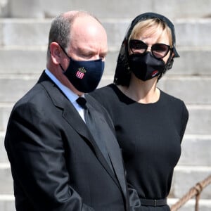 Le prince Albert II de Monaco, la princesse Charlène de Monaco - Obsèques de la baronne Elizabeth-Ann de Massy (Elisabeth Anne), cousine du prince Albert II en la cathédrale Notre-Dame-Immaculée de Monaco le 17 juin 2020 © Bruno Bebert / Bestimage