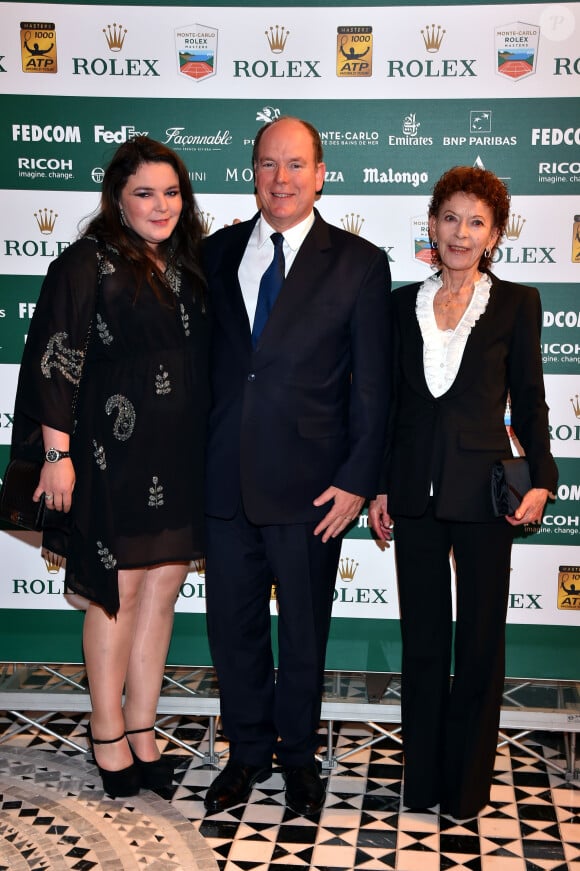 Le prince Albert II de Monaco entourée par ses cousines la baronne Elisabeth Ann de Massy, à droite, présidente de la fédération monégasque de tennis et du Monte-Carlo Country Club, et sa fille Mélanie à la soirée de gala du Monte-Carlo Rolex Masters 2017 le 21 avril 2017 au Sporting d'été dans la Salle des Etoiles. © Bruno Bebert/Bestimage