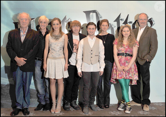 Tom Felton, Emma Watson, Rupert Grint, Daniel Radcliffe, Bonnie Wright et Jessie Cave- Photocall du film "Harry Potter et le Prince de Sang-Mêlé", le 6 juillet 2009 à Londres.