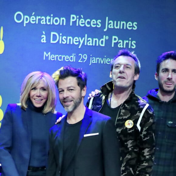 Joyce Jonathan, Didier Deschamps, parrain de l'Opération Pièces Jaunes 2020, la Première Dame Brigitte Macron, présidente de la Fondation Hôpitaux de Paris – Hôpitaux de France, Christophe Maé, Jean-Luc Reichmann, Florent Dasque, Claudio Capéo et Vianney (Vianney Bureau) Disneyland Paris a accueilli 300 enfants hospitalisés avec la Fondation Hôpitaux de Paris, à Marne-la-Vallée, France, le 29 janvier 2020. © Dominique Jacovides/Bestimage