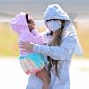 Exclusif - Beyoncé et son mari Jay Z avec leurs enfants arrivent en jet privé dans les Hamptons à New York le 19 juin 2020. Ils portent des masques pour se protéger de l'épidémie de Coronavirus (Covid-19).