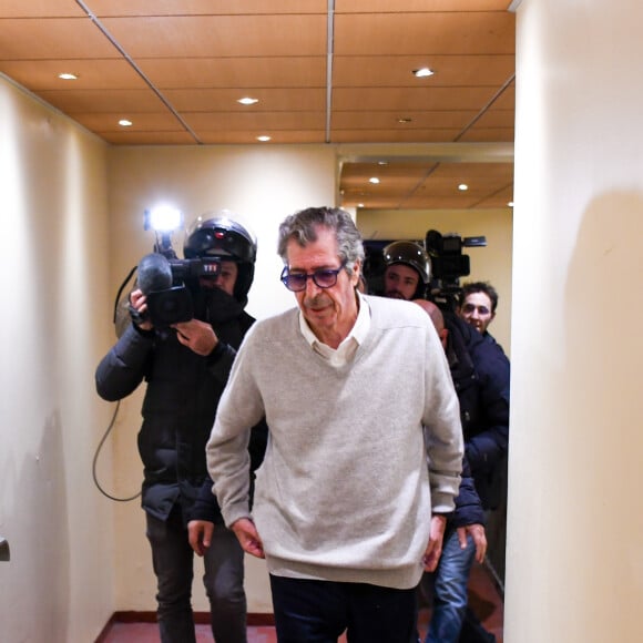 Exclusif - Après sa libération de la prison de la Santé, Patrick Balkany et sa femme Isabelle se rendent à la mairie de Levallois Perret le 12 février 2020.