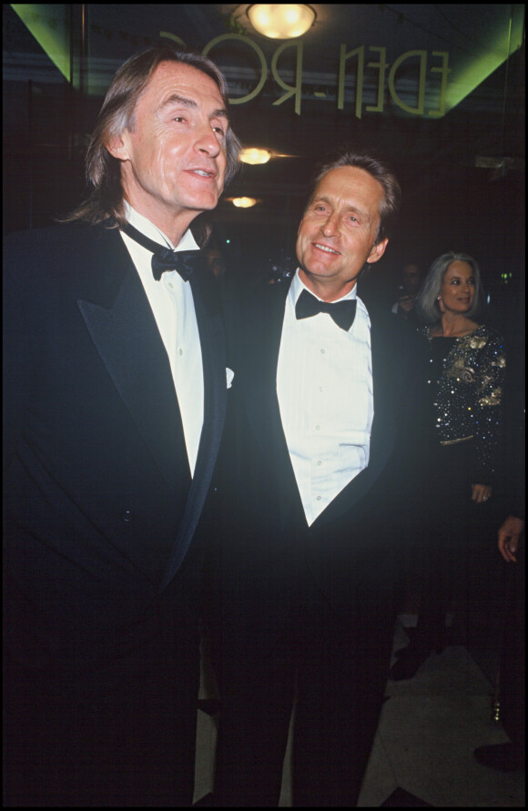 Joel Schumacher et Michael Douglas en 1993.