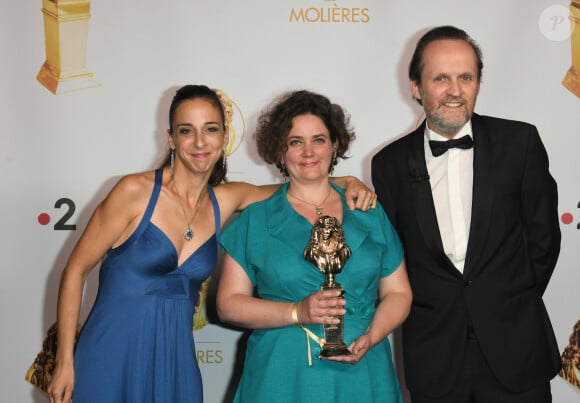 Éléonore Joncquez, Camille Kohler et Jean-Marc Dumontet (président des Molières) - Molière de la Comédie - La Vie trépidante de Brigitte Tornade, de Camille Kohler, mise en scène Éléonore Joncquez, Théâtre Tristan Bernard - Enregistrement à huis clos de la 32ème Cérémonie des Molières au Théâtre du Châtelet à Paris qui sera diffusée le 23 juin 2020 sur France 2. © Guirec Coadic / Bestimage