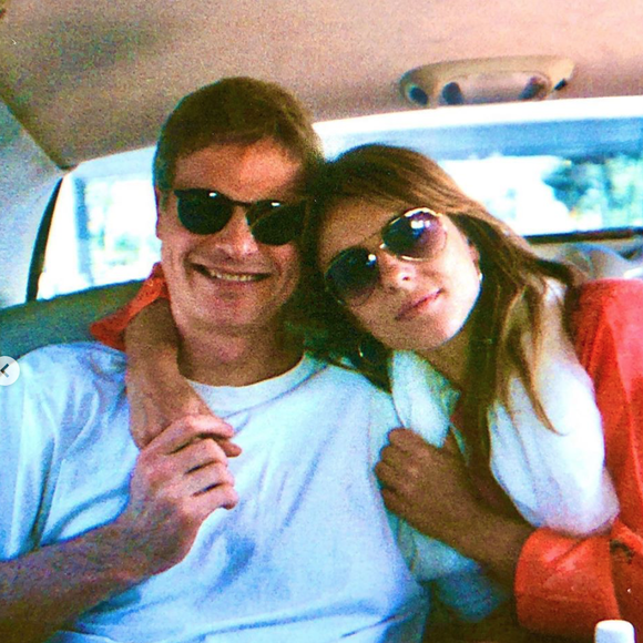 Elizabeth Hurley et son ex-compagnon Steve Bing. Photo publiée le 23 juin 2020.