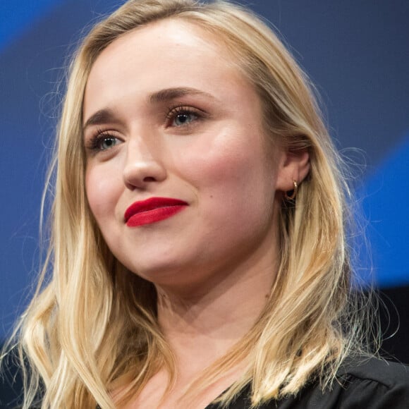 Chloé Jouannet (membre du jury) lors de la soirée d'ouverture de la 23ème édition du festival international du film de comédie l'Alpe d'Huez, Isère, France, le 14 janvier 2020. © Cyril Moreau/Bestimage