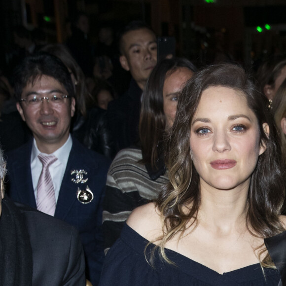 Marion Cotillard, Penelope Cruz - Front row du défilé Chanel Métiers d'Art 2019 / 2020 au Grand Palais à Paris le 4 décembre 2019 © Olivier Borde / Bestimage