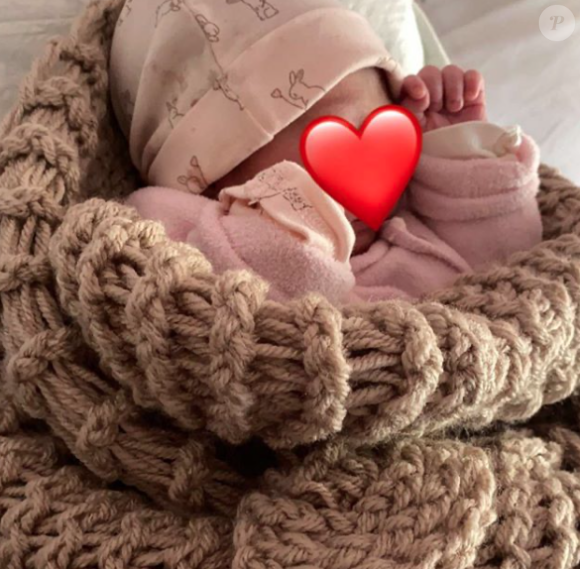 Anaïs camizuli dévoile une photo de nièce Meylie, née le 22 juin 2020. Elle est la fille de sa soeur Manon.
