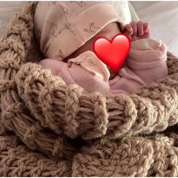 Anaïs camizuli dévoile une photo de nièce Meylie, née le 22 juin 2020. Elle est la fille de sa soeur Manon.