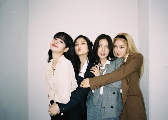 Jennie, Jisoo, Lisa et Rosé du groupe Blackpink sur Instagram. Le 26 juin 2020.