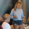 Dolph Lundgren et sa fiancée Emma Krokdal sont allés déjeuner au restaurant "Le Petit Four" à West Hollywood, le 26 juin 2020.