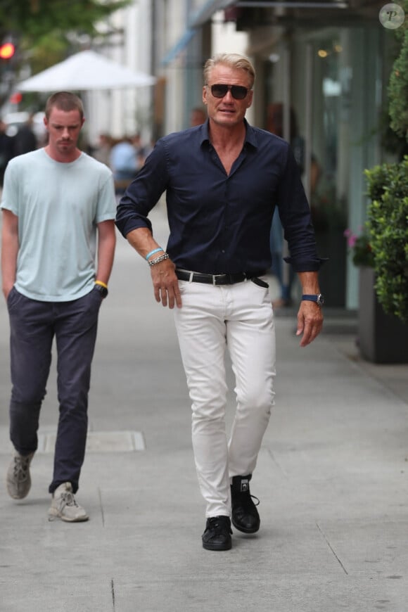 L'acteur suédois Dolph Lundgren fait du shopping avec des amis dans le quartier de Beverly Hills à Los Angeles, le 26 septembre 2019.