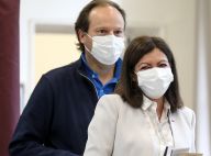 Municipales à Paris : Anne Hidalgo masquée, a voté avec son mari