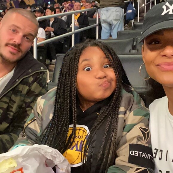 Violet (9 ans), la fille de Christina Milian, sur Instagram. Avec M. Pokora au Staples Center. Février 2020.