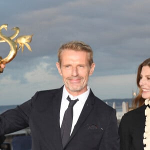 Lambert Wilson (meilleur acteur dans De Gaulle de Gabriel.Le.Bomin) , Chiara Mastroianni ( meilleure actrice dans Chambre 212 de Christophe.Honoré) - Pressroom (remise des Swann d'Or) lors de la 34ème édition du festival de Cabourg, Journées Romantiques le 29 juin 2020. © Coadic Guirec / Bestimage