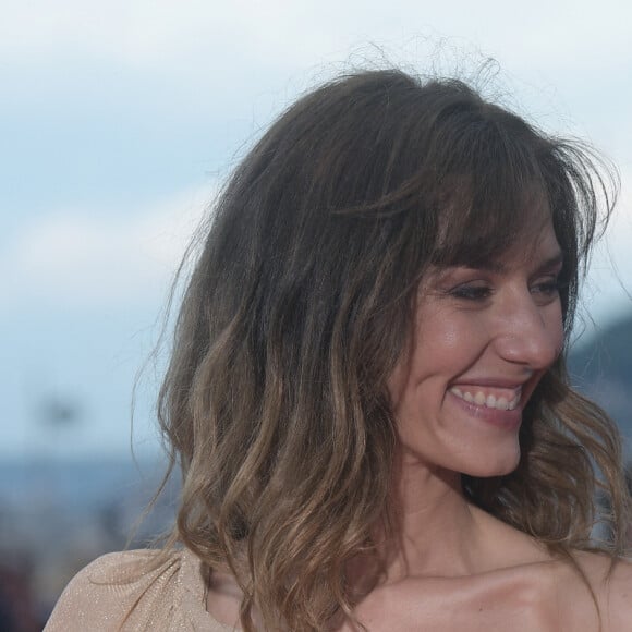 Doria Tillier et Nicolas Bedos - Arrivée des people à la cérémonie de clôture du 33ème Festival du Film Romantique de Cabourg, le 15 juin 2019. © Giancarlo Gorassini/Bestimage