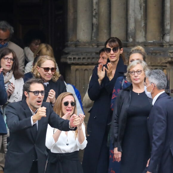 Nicolas Bedos, Joëlle Bercot (femme de Guy Bedos), Victoria Bedos, Doria Tillier - Sorties - Hommage à Guy Bedos en l'église de Saint-Germain-des-Prés à Paris le 4 juin 2020.