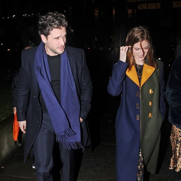 Kit Harington et sa femme Rose Leslie quittent l'église St Botolph-without-Bishopsgate à l'issue de la soirée de chants de Noël de l'association "MS Society". Londres, le 10 décembre 2019.