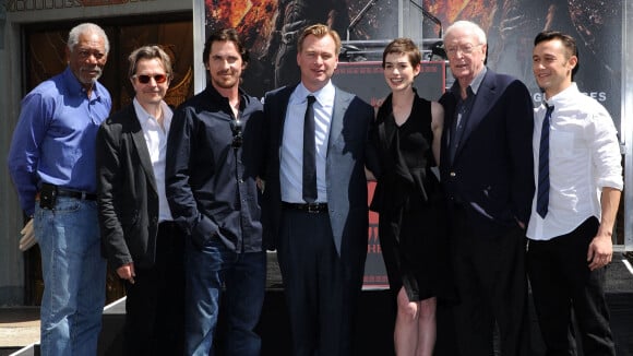 Christopher Nolan interdit-il les chaises aux acteurs ? Le réalisateur répond