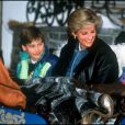 Diana et ses fils William et Harry en vacances à Lech en 1993.