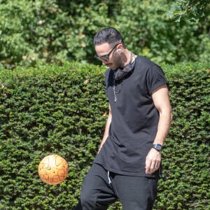 Exclusif - Adil Rami de sortie dans le bois de Boulogne avec son ex-compagne Sidonie Biémont et de leurs deux enfants Zayn et Madi. Le 30 mai 2020.