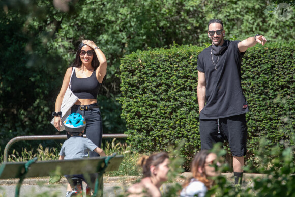 Exclusif - Adil Rami de sortie dans le bois de Boulogne avec son ex-compagne Sidonie Biémont et de leurs deux enfants Zayn et Madi. Le 30 mai 2020.
