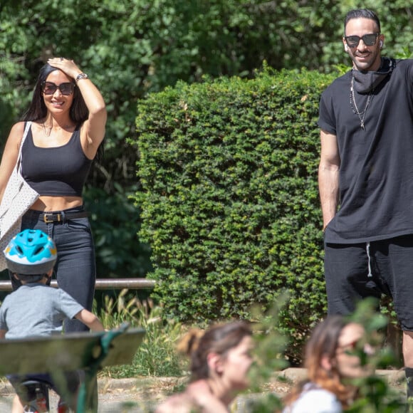 Exclusif - Adil Rami de sortie dans le bois de Boulogne avec son ex-compagne Sidonie Biémont et de leurs deux enfants Zayn et Madi. Le 30 mai 2020.