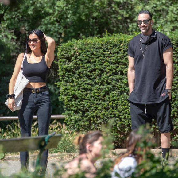 Exclusif - Adil Rami de sortie dans le bois de Boulogne avec son ex-compagne Sidonie Biémont et de leurs deux enfants Zayn et Madi. Le 30 mai 2020.