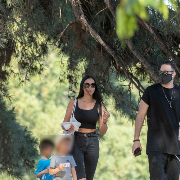 Exclusif - Adil Rami de sortie dans le bois de Boulogne avec son ex-compagne Sidonie Biémont et de leurs deux enfants Zayn et Madi. Le 30 mai 2020.