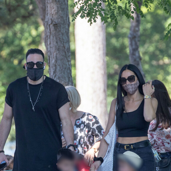 Exclusif - Adil Rami de sortie dans le bois de Boulogne avec son ex-compagne Sidonie Biémont et de leurs deux enfants Zayn et Madi. Le 30 mai 2020.