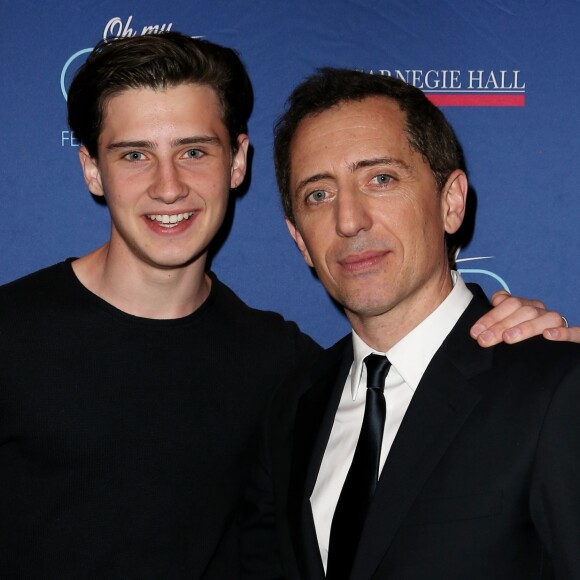 Gad Elmaleh avec son fils Noé lors du photocall du spectacle de Gad Elmaleh "Oh My Gad" au "Carnegie Hall" à New York, le 11 février 2017. © Dominique Jacovides/Bestimage