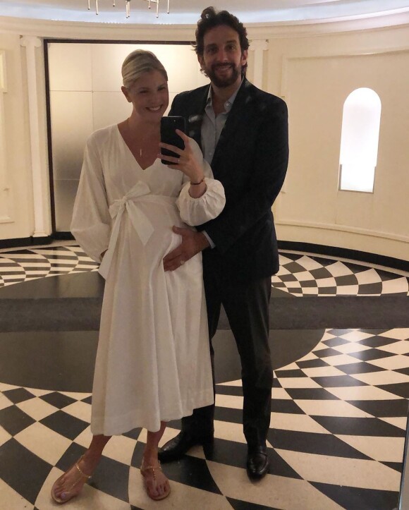 Nick Cordero et sa femme Amanda Kloots, enceinte, sur Instagram, le 5 juin 2020. Photo prise un an plus tôt.