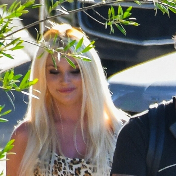 Exclusif - Prix Spécial - Brian Austin Green, 46 ans, et Courtney Stodden, 25 ans, quittent un restaurant mexicain après le déjeuner à Los Angeles. Le 13 juin 2020.