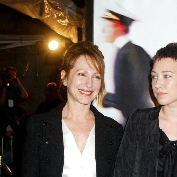 Nathalie Baye et sa fille Laura Smet à Los Angeles en 2002.