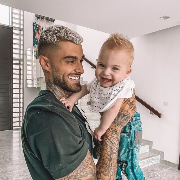 Thibault Garcia souriant avec son fils Maylone, le 11 juin 2020