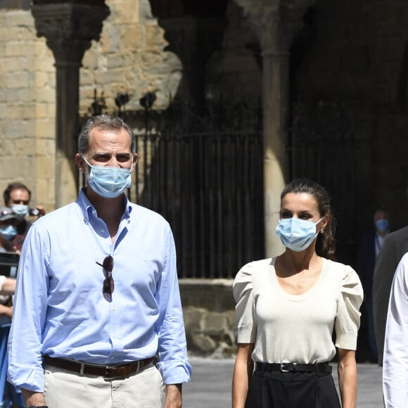 Le roi Felipe VI et la reine Letizia d'Espagne visitent la ville de Jaca et le monastère Saint-Jean de la Peña, le 8 juillet 2020.