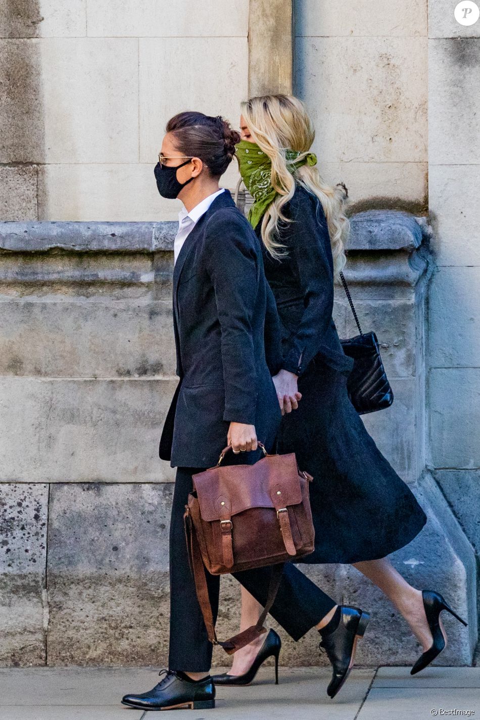 Amber Heard et sa compagne Bianca Butti arrivent, main dans la main, à la Cour royale de justice à Londres, pour le procès en diffamation contre le magazine The Sun Newspaper. Le 10 juillet 2020