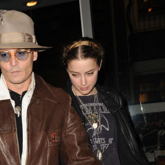 Johnny Depp emmene sa fiancée Amber Heard dans une librairie pour son anniversaire (28 ans) à New York, le 22 avril 2014.