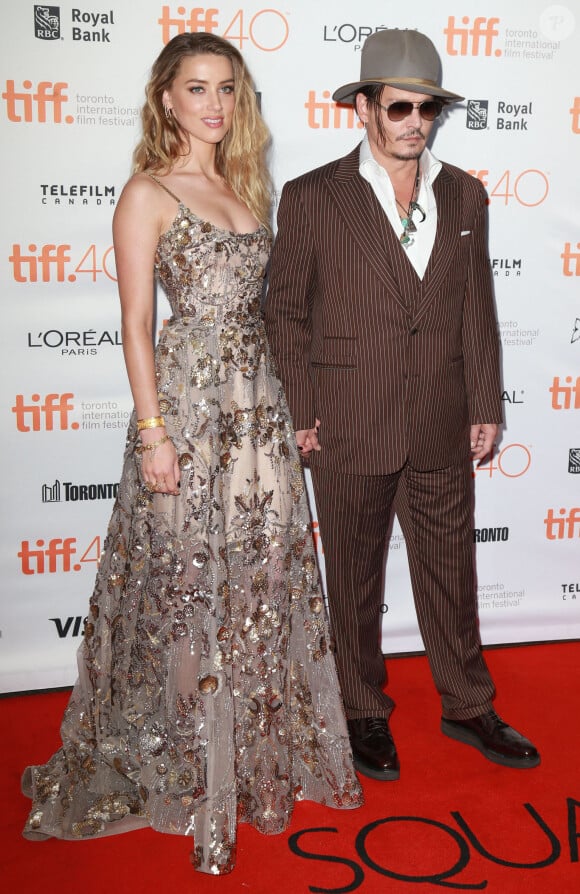 Johnny Depp (habillé en Ralph Lauren) et sa compagne Amber Heard (robe Elie Saab) - Première du film "The Danish Girl" au festival International du film de Toronto (TIFF) le 12 septembre 2015