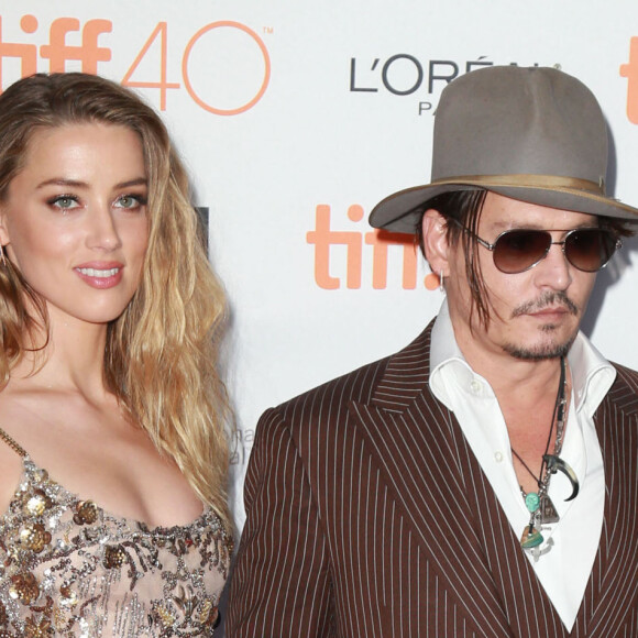 Johnny Depp (habillé en Ralph Lauren) et sa compagne Amber Heard (robe Elie Saab) - Première du film "The Danish Girl" au festival International du film de Toronto (TIFF) le 12 septembre 2015