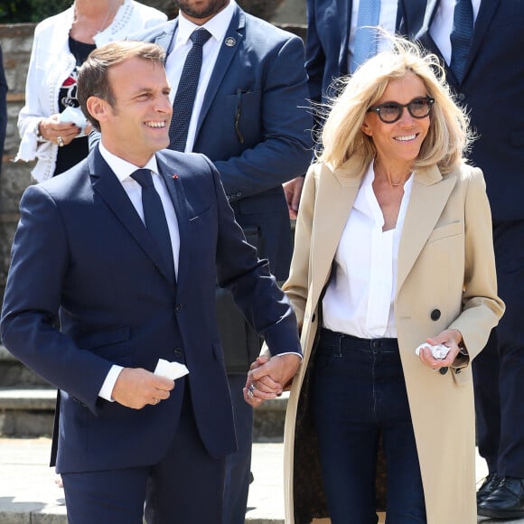 Sortie de la Mairie du Touquet - Le Président de la République Emmanuel Macron et sa femme la Première Dame Brigitte Macron sont allés voter à la Mairie du Touquet-Paris-Plage lors du second tour des élections municipales, le 28 juin 2020.