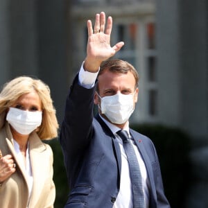 Arrivée à la Mairie du Touquet - Le Président de la République Emmanuel Macron et sa femme la Première Dame Brigitte Macron sont allés voter à la Mairie du Touquet-Paris-Plage lors du second tour des élections municipales, le 28 juin 2020.