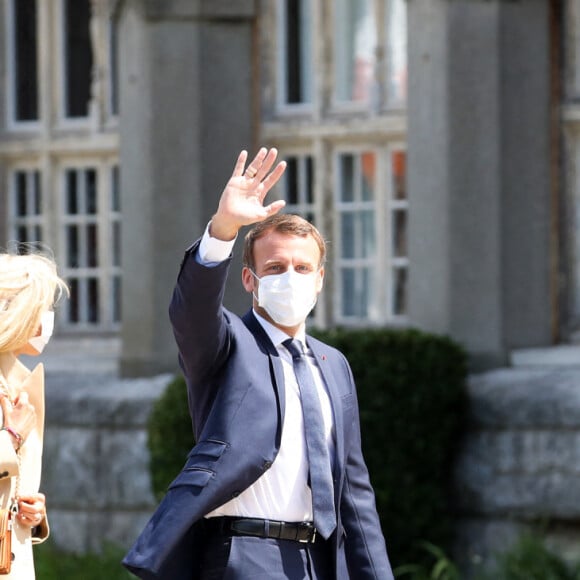 Arrivée à la Mairie du Touquet - Le Président de la République Emmanuel Macron et sa femme la Première Dame Brigitte Macron sont allés voter à la Mairie du Touquet-Paris-Plage lors du second tour des élections municipales, le 28 juin 2020.