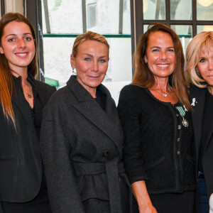 Exclusif - La fille de L.Jenkell, Annie Groult, Laurence Jenkell, Brigitte Macron, et Marlène Nathan De Lara - L'artiste L.Jenkell dévoile en exclusivité une sculpture unique au profit de la Fondation des Femmes à la Cité Audacieuse le 9 juin 2020. © Sébastien Valiela / Bestimage